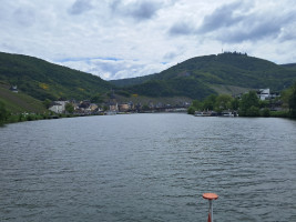 Vor uns Bernkastel-Kues