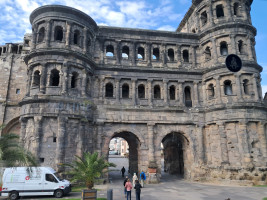 Die Porta Nigra, das Wahrzeichen von Trier