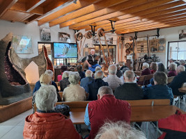 Thomas Hess informiert über die Edelsteinschleiferei