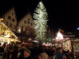 Römer mit Christbaum