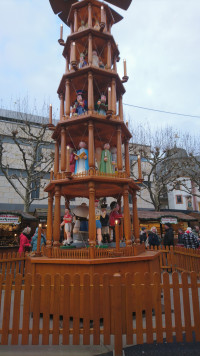 Die Mainzer Weihnachtpyramide aus Holz geschnitzt