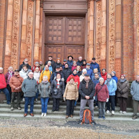 Gruppenbild der Ausflügler vor der Marktkirche in Wiesbaden