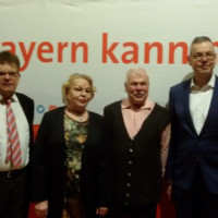 SPD AG 60plus Untermain von links Wolfgang Geist, Rosemarie Hoheisel, Hermann Aull, Hannelore Fels zusammen mit dem Wirtschaftsweisen Peter Bofinger