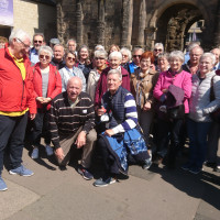 Die 60plus-Ausflügler an der Porta Nigra